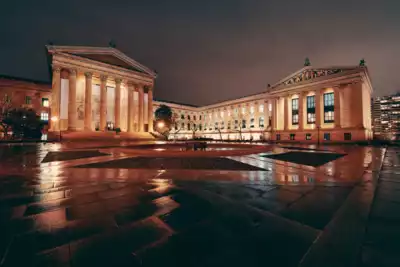 Murder at The Art Museum thumbnail